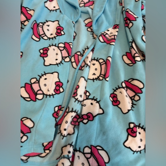 Small Adult Hello Kitty Blue Robe - Picture 2 of 7